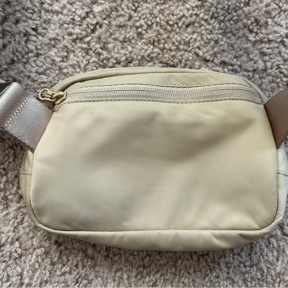 Lululemon Trench White Opal Everywhere Belt Bag 1L